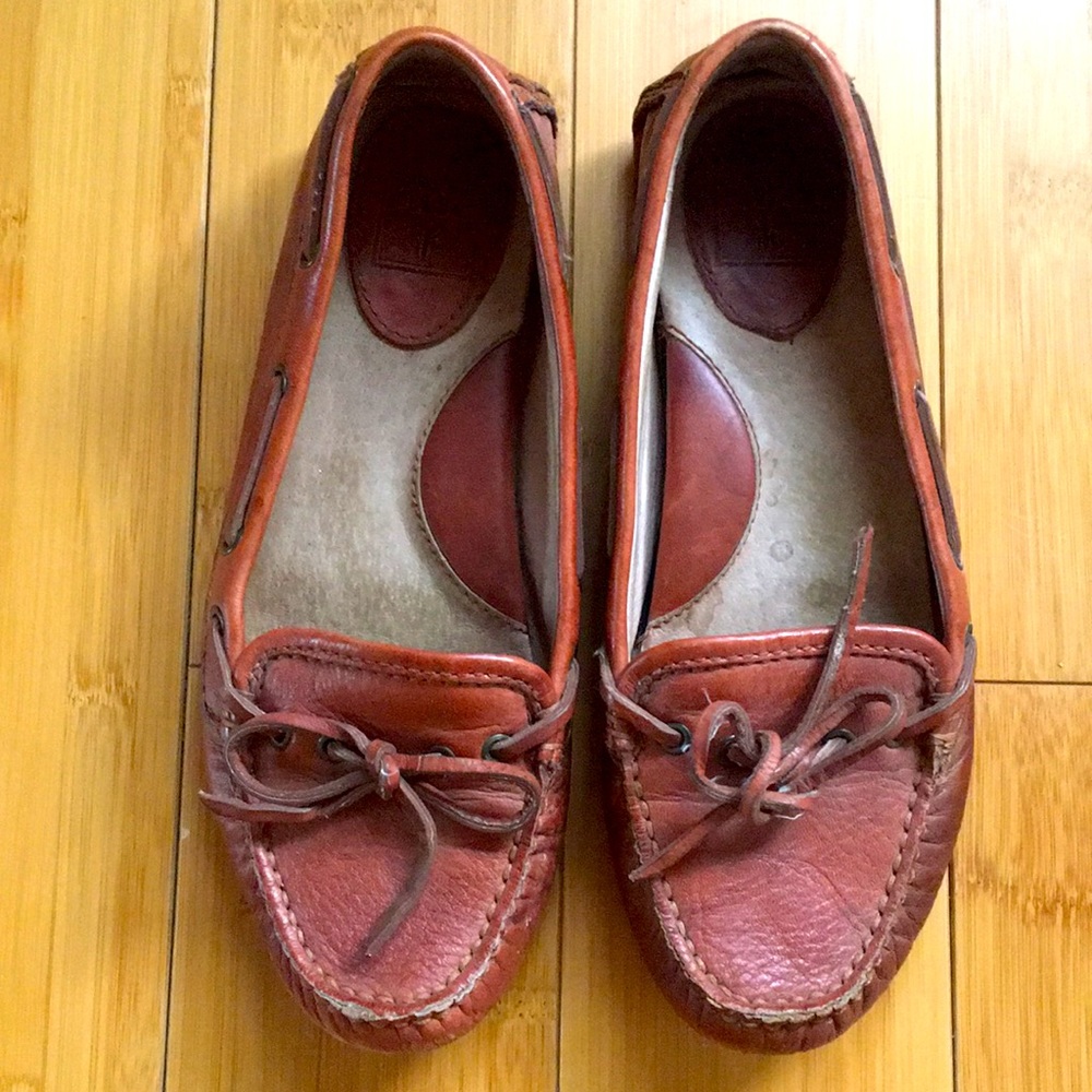 Frye Size 6 Brown leather loafers